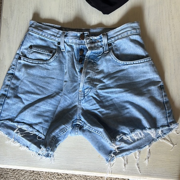 Light Boyfriend style jean shorts with frayed/rolled bottoms - Picture 5 of 7